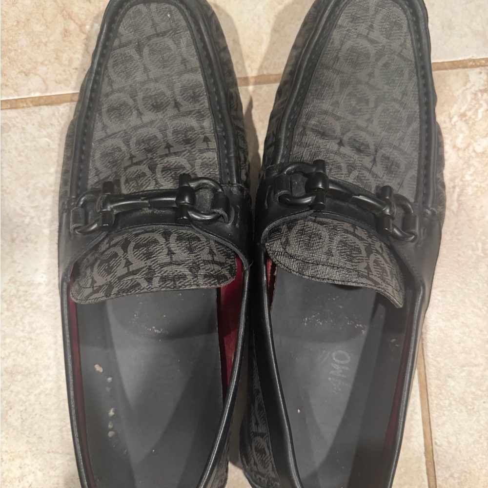 Salvatore Ferragamo Preloved Men's Black & Gray Loafers